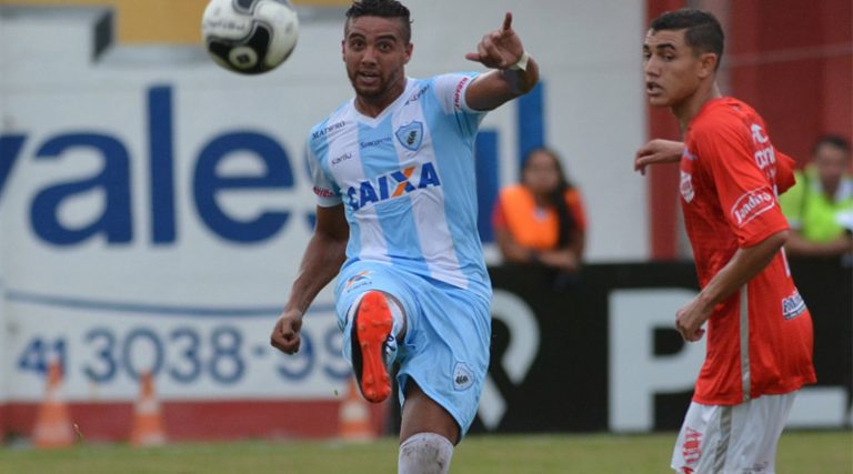 Com 37 jogos pelo Londrina, Igor Bosel espera definir o seu futuro no clube nos próximos dias