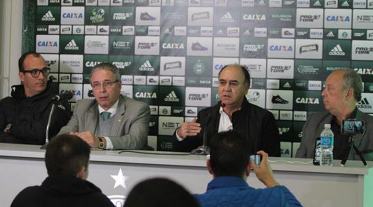 Marcelo Oliveira é apresentado pela diretoria coxa-branca como novo treinador para a temporada