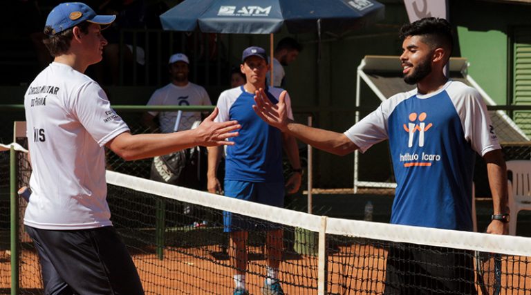 Interclubes de Tênis começa com mais de cem jogos em Maringá