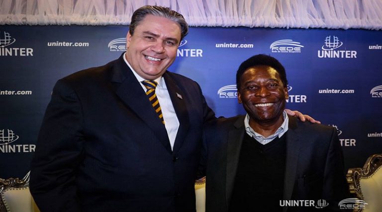 Em Curitiba, Pelé participa de debate sobre o futuro profissional dos atletas