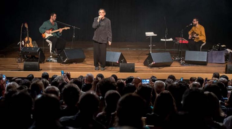 CAIXA Cultural Curitiba apresenta o espetáculo de Arnaldo Antunes