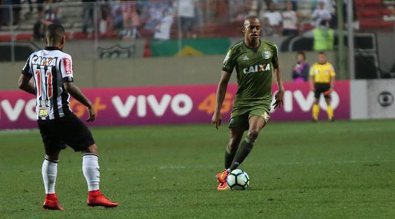 Coritiba é goleado pelo Atlético-MG, mas segue com vantagem para a ZR