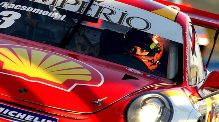 Ricardo Zonta disputa o título da grande final da Porsche Cup Endurance Series