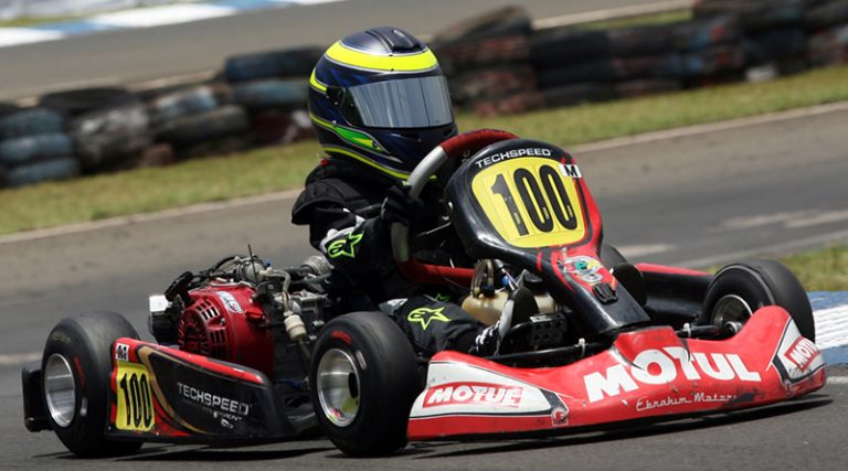 Breno Ebrahim corre a Copa SPR de Kart no Beto Carrero