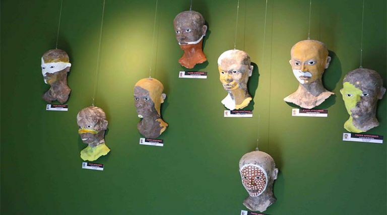 Exposição “Faces Africanas – Os povos do Rio Omo” apresenta máscaras que revelam a forma colorida de ser de um povo muito peculiar