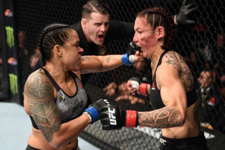 Cyborg não resiste golpes de Amanda Nunes e perde cinturão do UFC